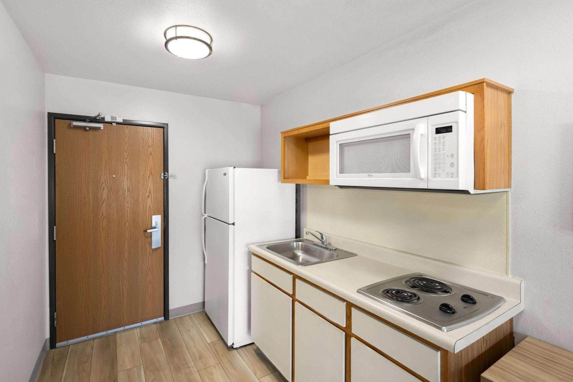 Days Inn & Suites By Wyndham Rochester South Екстер'єр фото