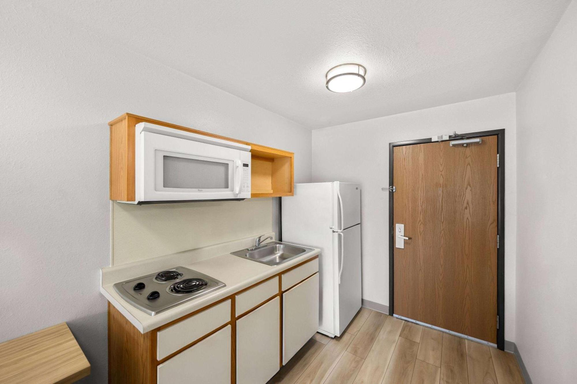 Days Inn & Suites By Wyndham Rochester South Екстер'єр фото