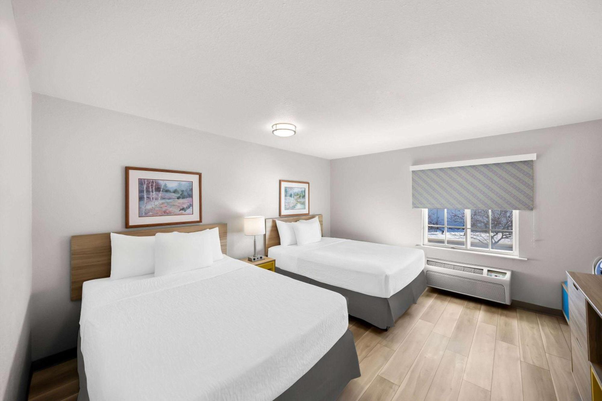Days Inn & Suites By Wyndham Rochester South Екстер'єр фото