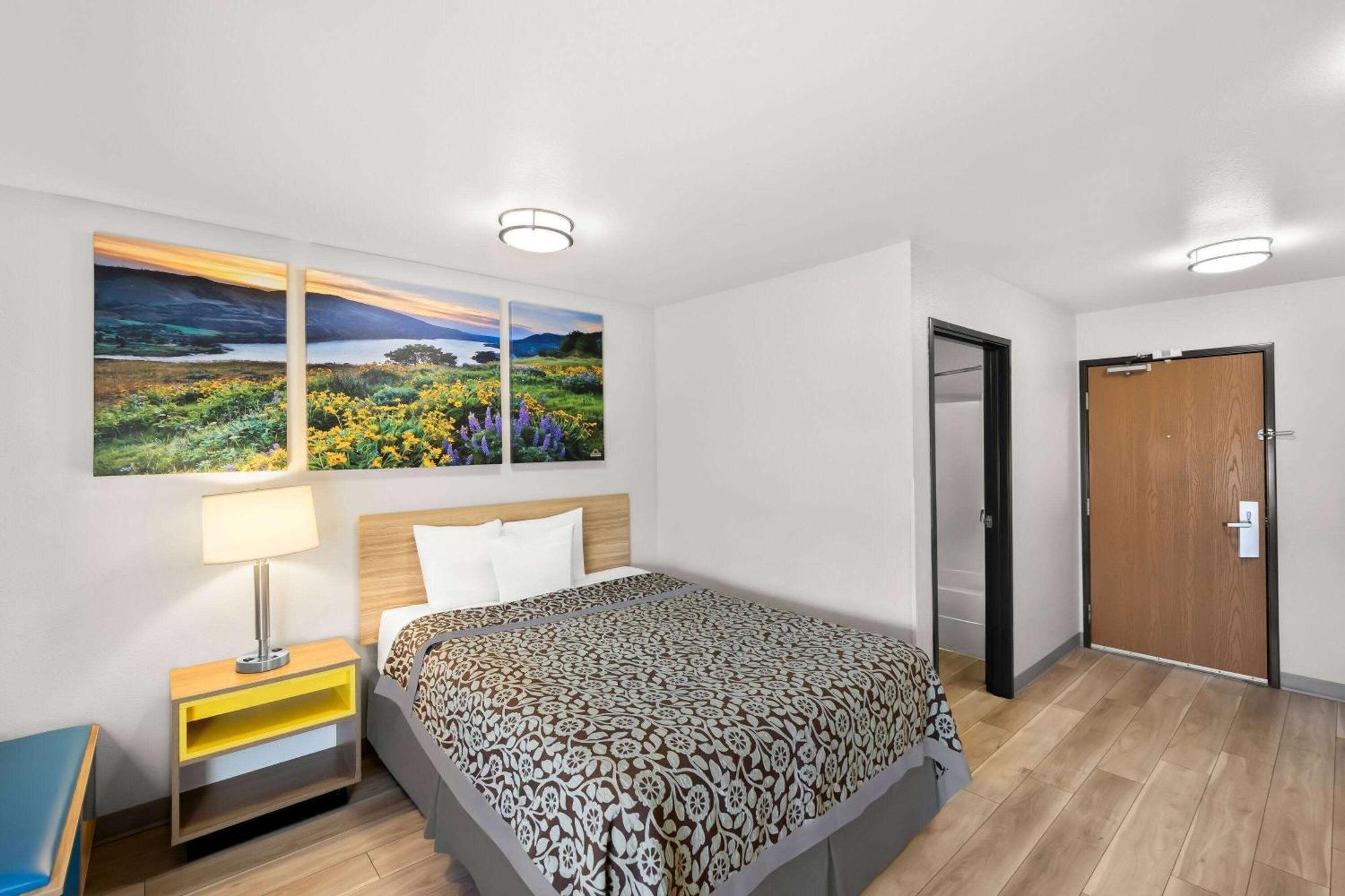 Days Inn & Suites By Wyndham Rochester South Екстер'єр фото