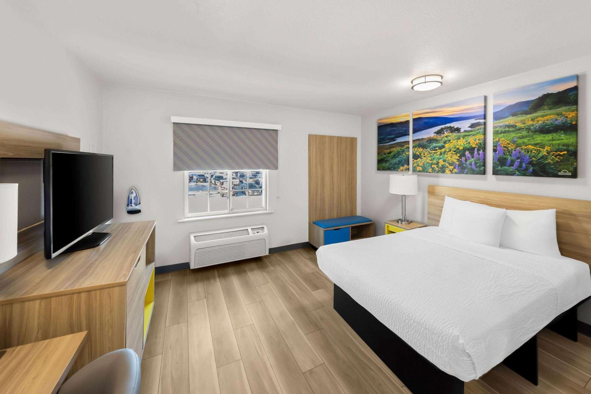 Days Inn & Suites By Wyndham Rochester South Екстер'єр фото