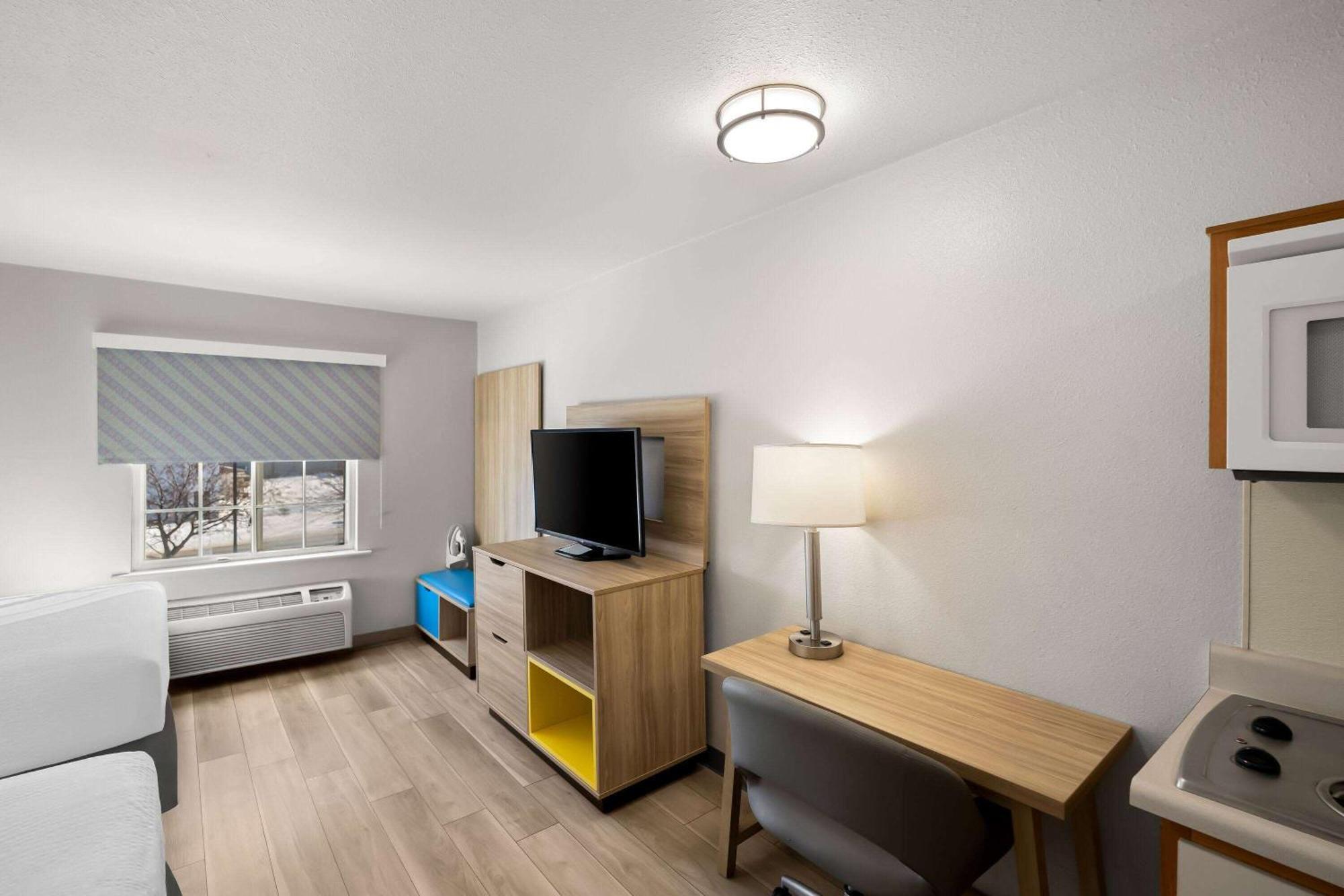 Days Inn & Suites By Wyndham Rochester South Екстер'єр фото