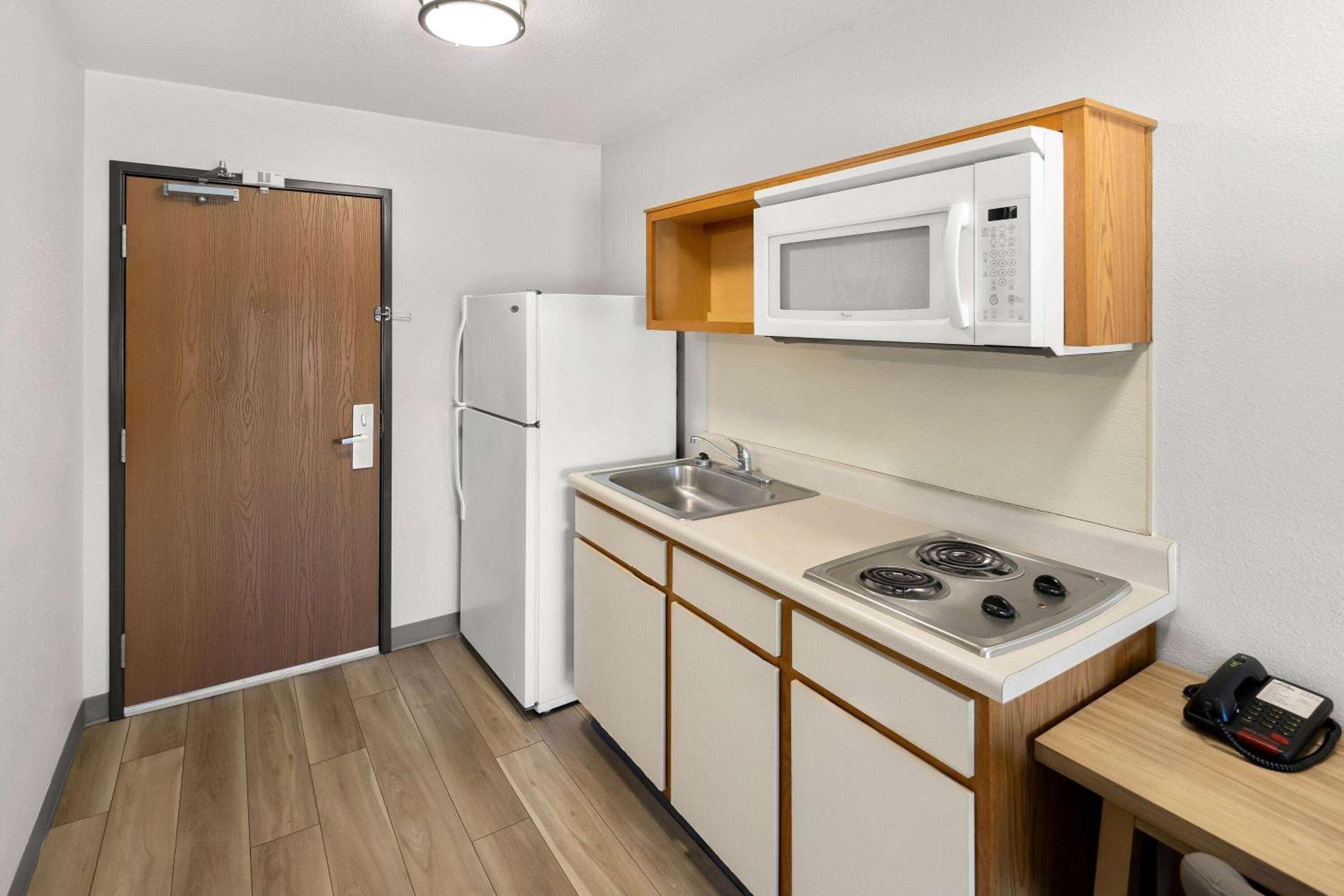 Days Inn & Suites By Wyndham Rochester South Екстер'єр фото