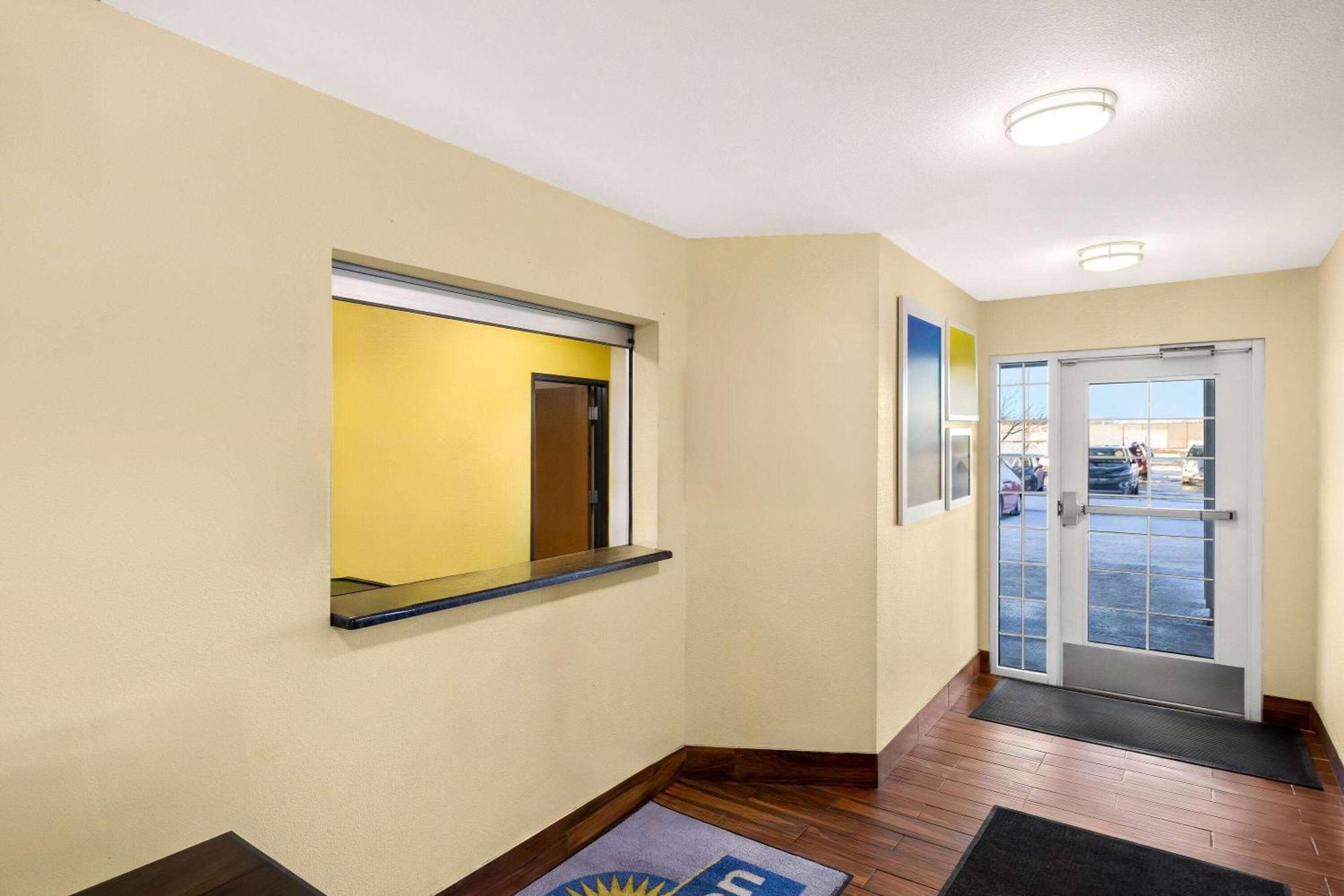 Days Inn & Suites By Wyndham Rochester South Екстер'єр фото