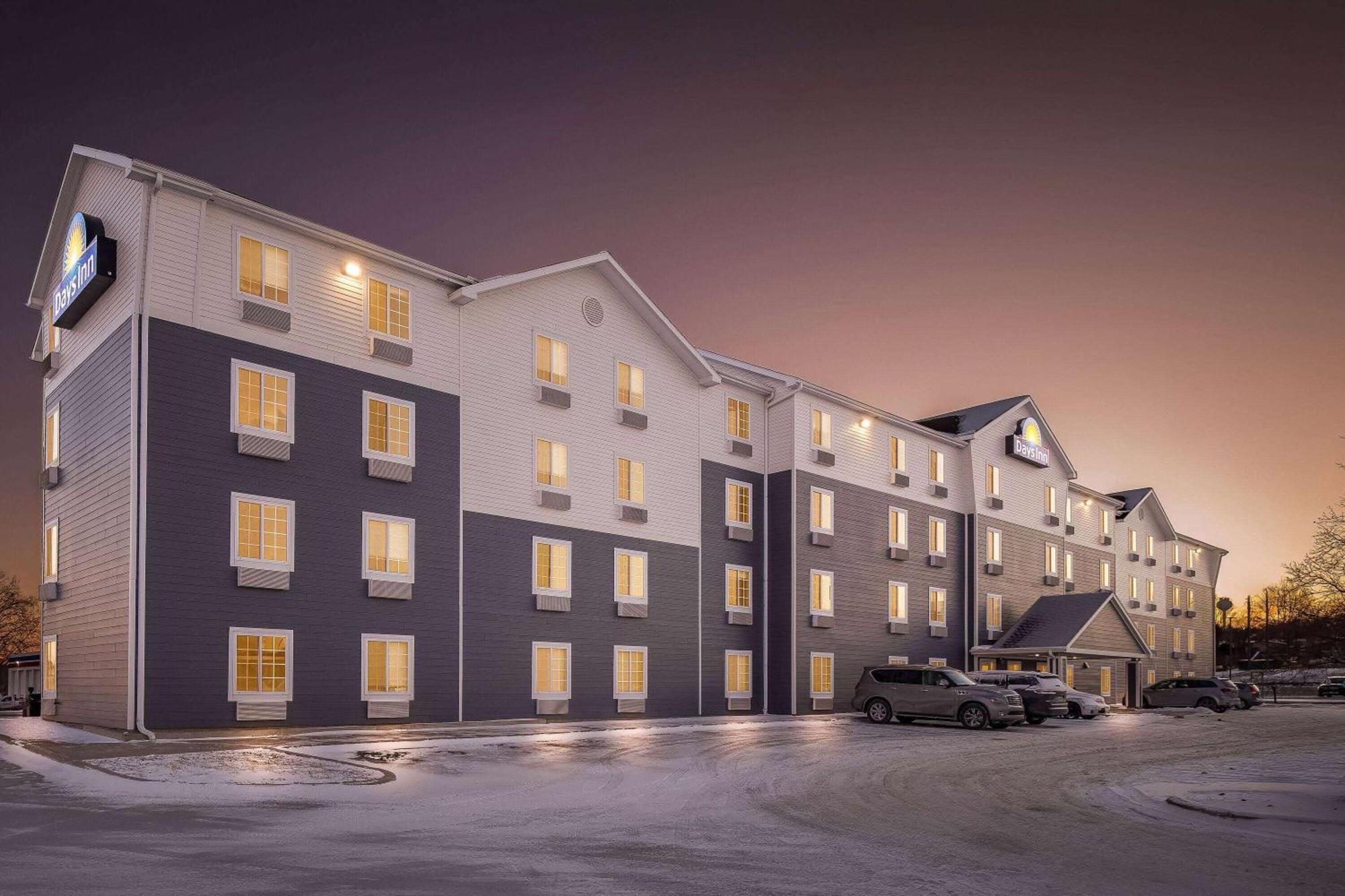 Days Inn & Suites By Wyndham Rochester South Екстер'єр фото
