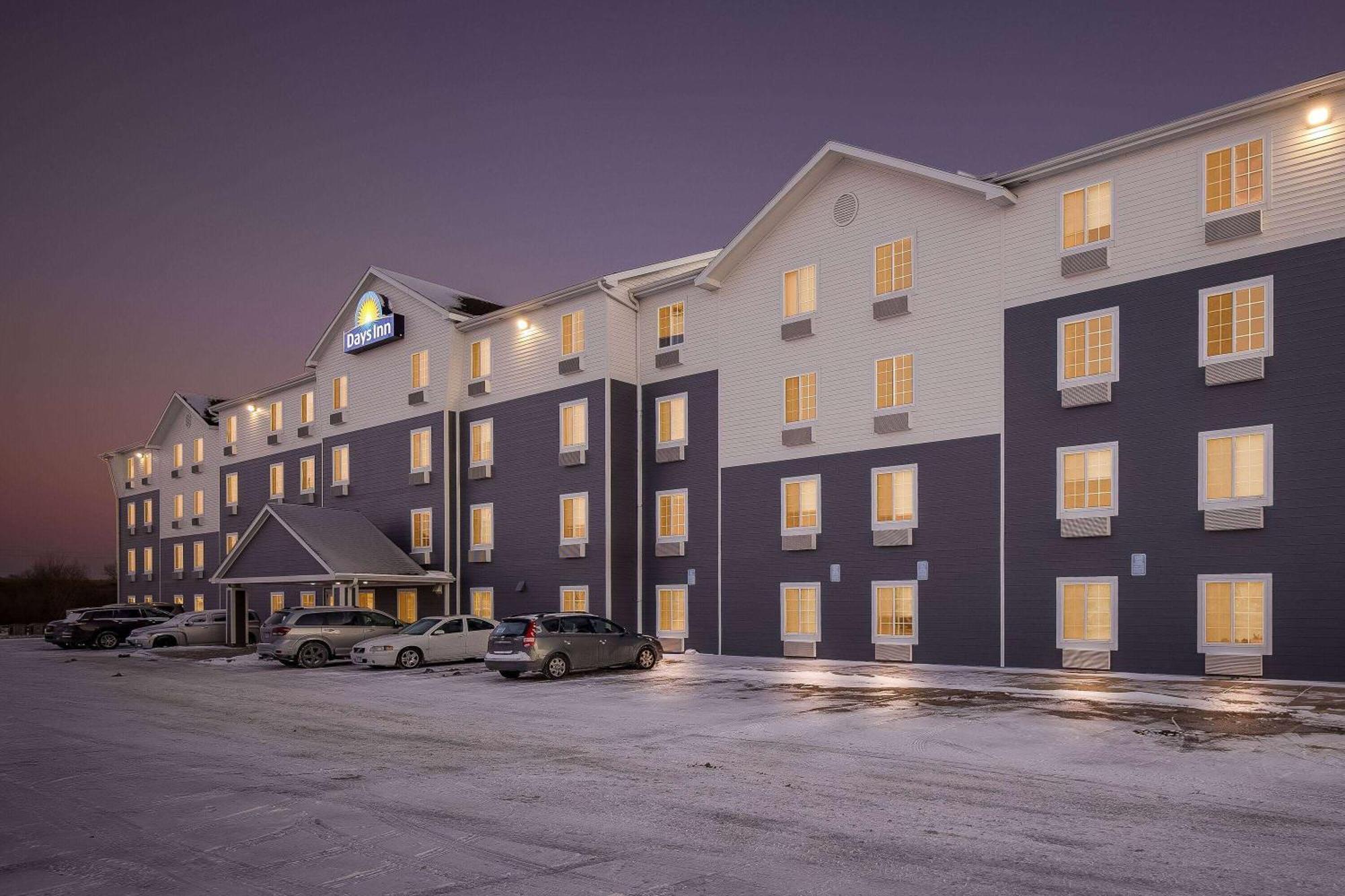 Days Inn & Suites By Wyndham Rochester South Екстер'єр фото