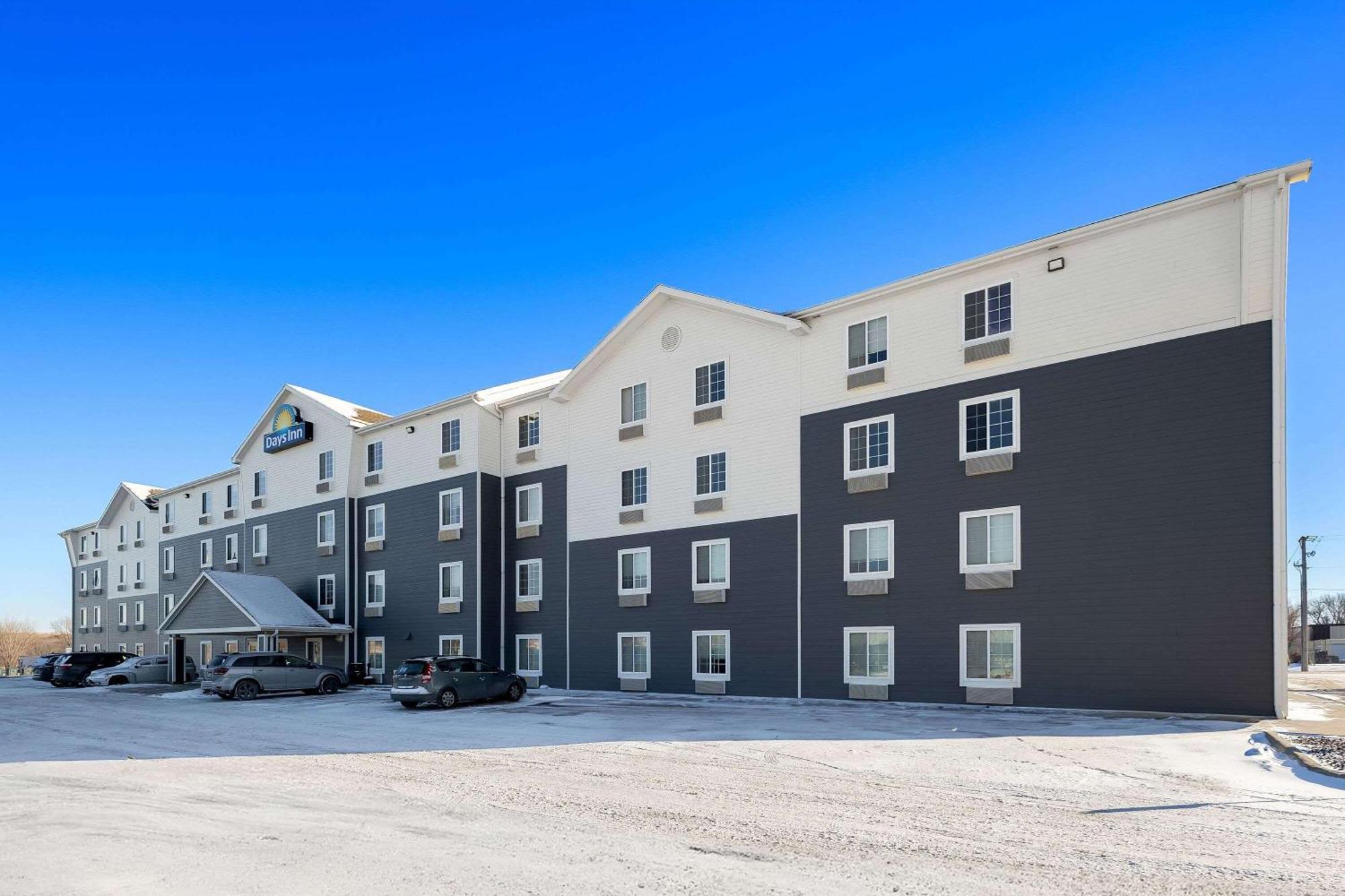 Days Inn & Suites By Wyndham Rochester South Екстер'єр фото