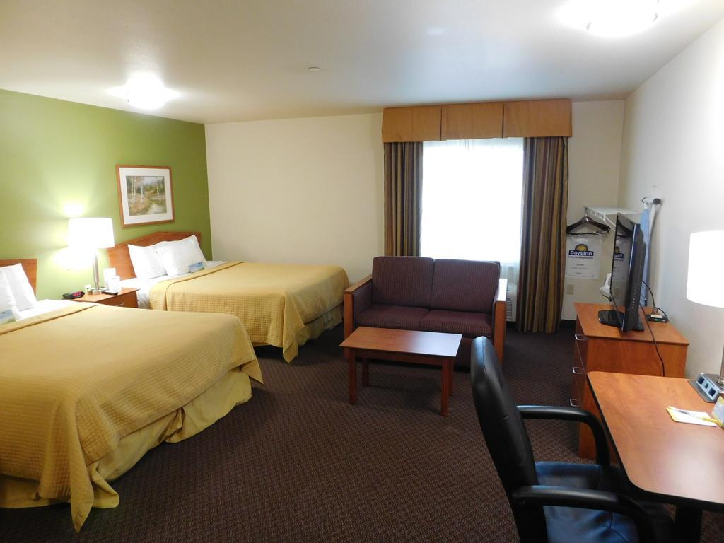 Days Inn & Suites By Wyndham Rochester South Екстер'єр фото