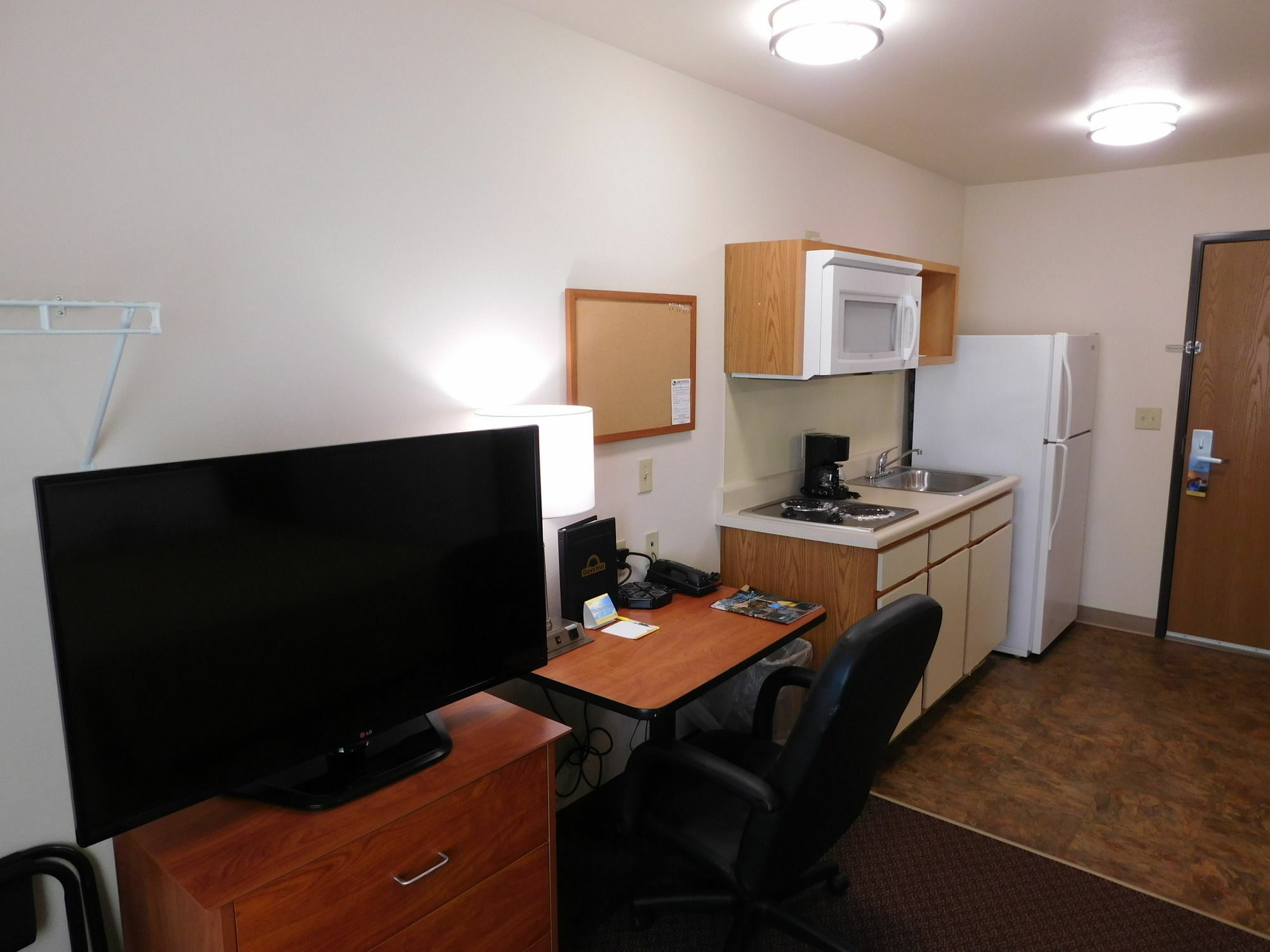 Days Inn & Suites By Wyndham Rochester South Екстер'єр фото