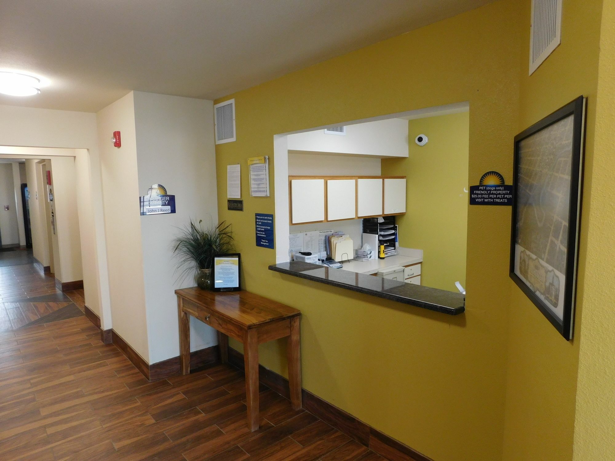 Days Inn & Suites By Wyndham Rochester South Екстер'єр фото