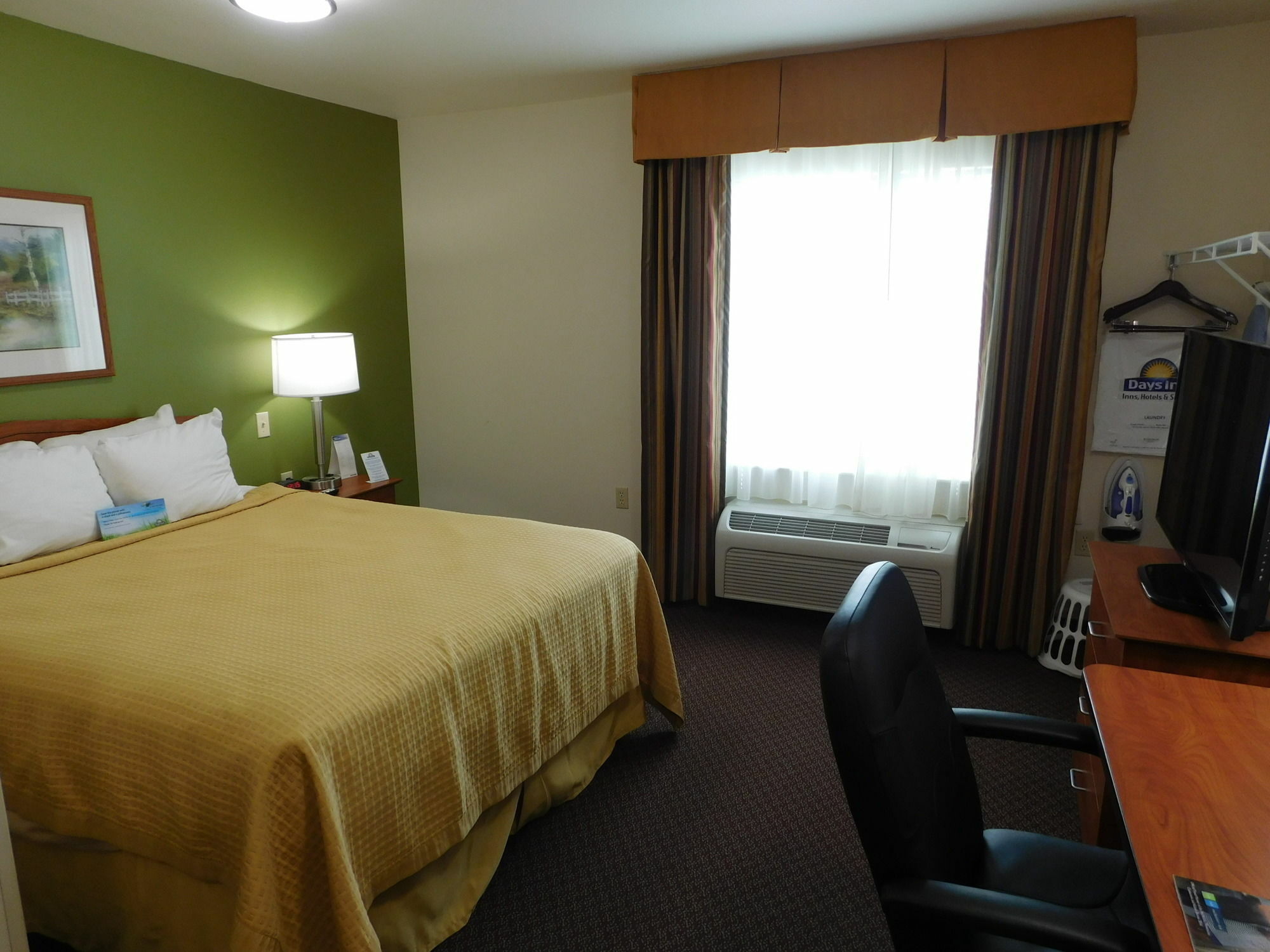 Days Inn & Suites By Wyndham Rochester South Екстер'єр фото