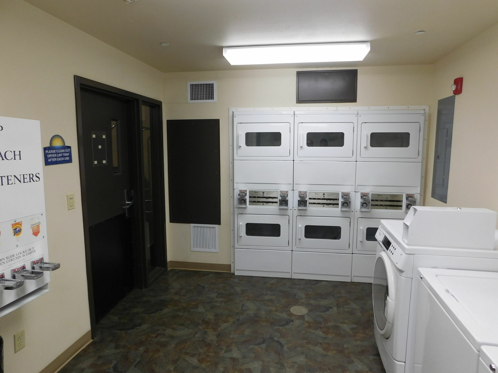 Days Inn & Suites By Wyndham Rochester South Екстер'єр фото