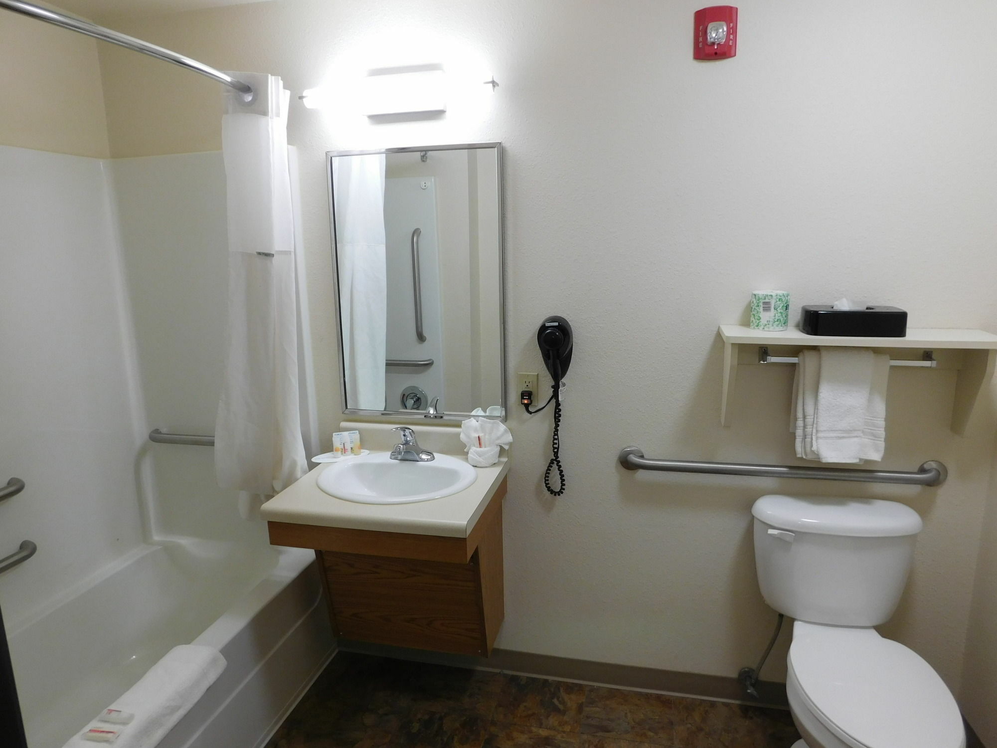 Days Inn & Suites By Wyndham Rochester South Екстер'єр фото